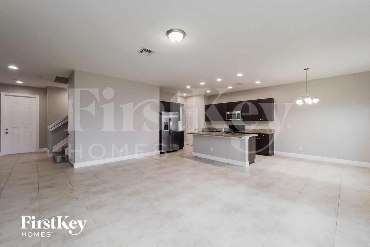 1183 Nw Leonardo Cir - Photo 4 of 15