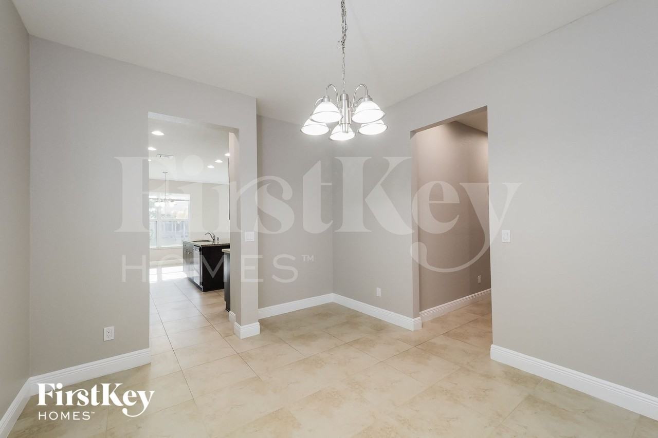 1183 Nw Leonardo Cir - Photo 5 of 15