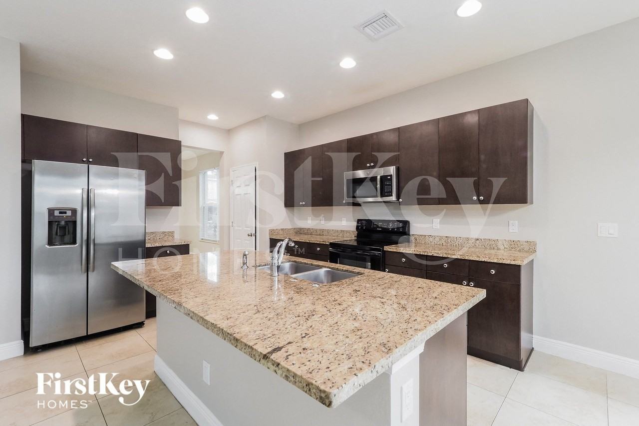 1183 Nw Leonardo Cir - Photo 7 of 15