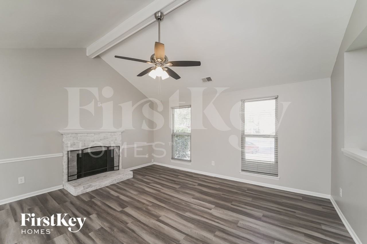 9812 Logging Pl - Photo 3 of 16