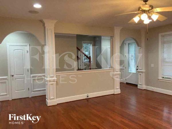 3310 Lucy Dr - Photo 3 of 11