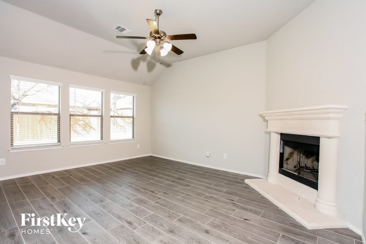 1020 Deer Valley Dr - Photo 4 of 15