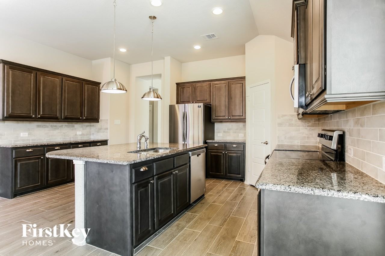 1020 Deer Valley Dr - Photo 7 of 15