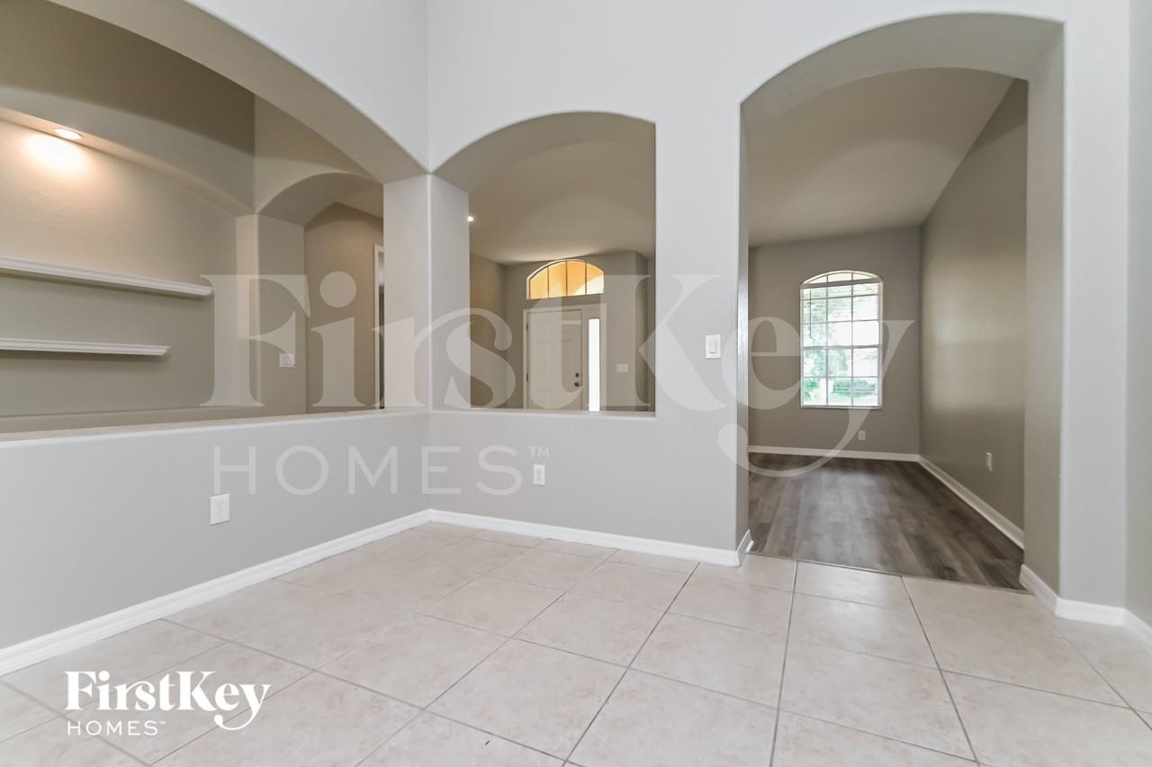 9070 Pinebreeze Dr - Photo 3 of 15