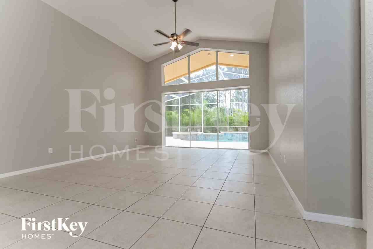 9070 Pinebreeze Dr - Photo 5 of 15