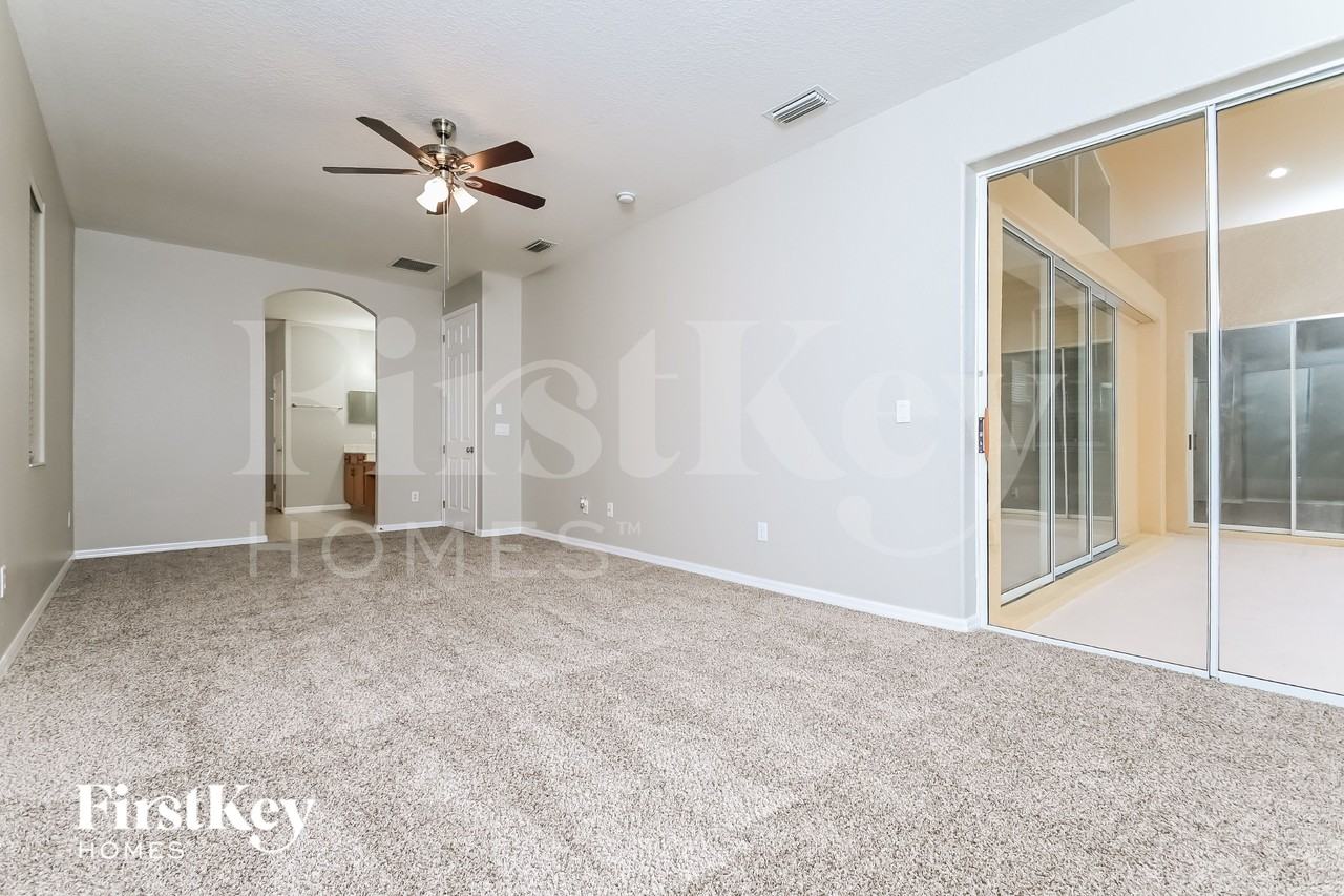 9070 Pinebreeze Dr - Photo 7 of 15