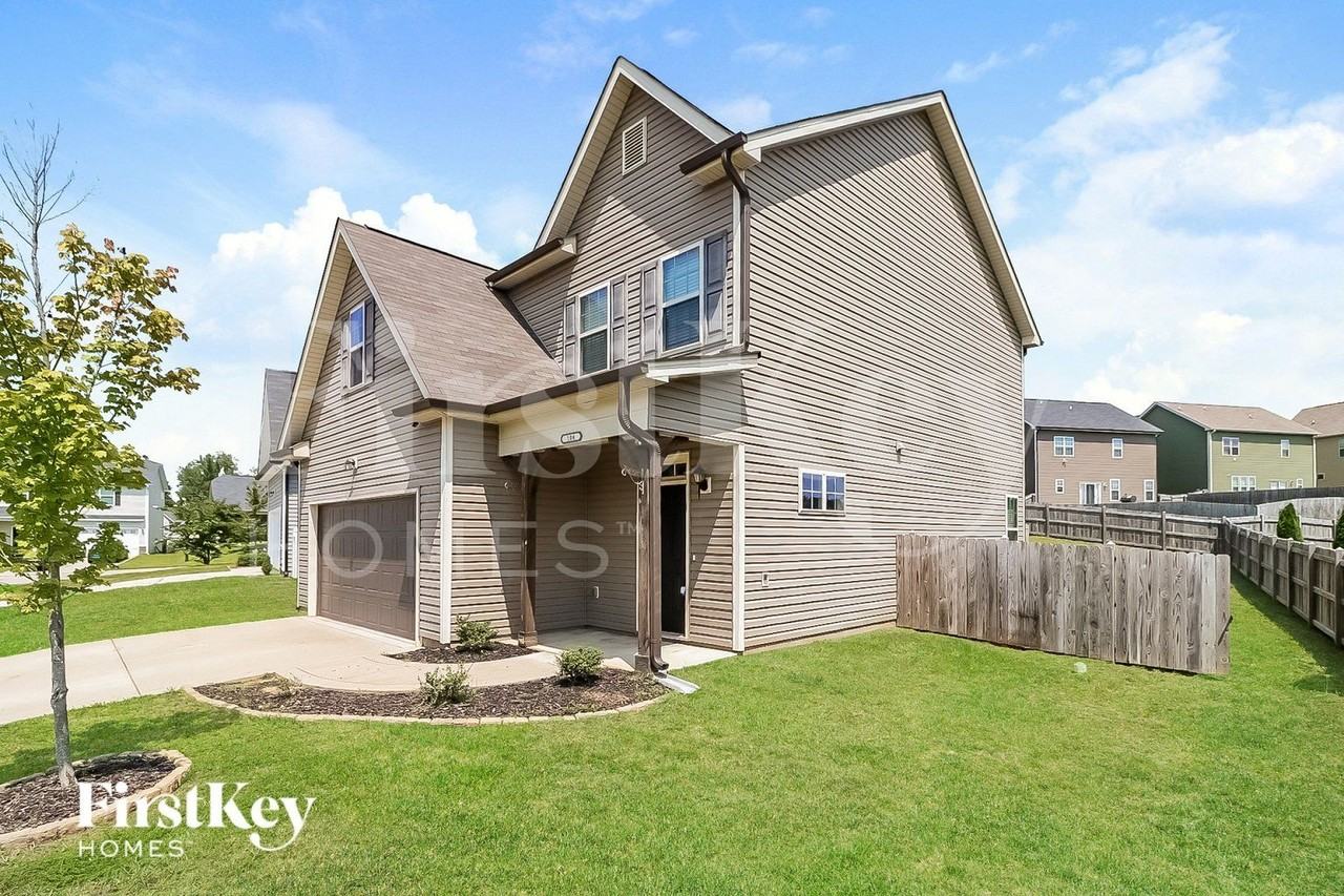 104 Lanier Pl - Photo 2 of 15