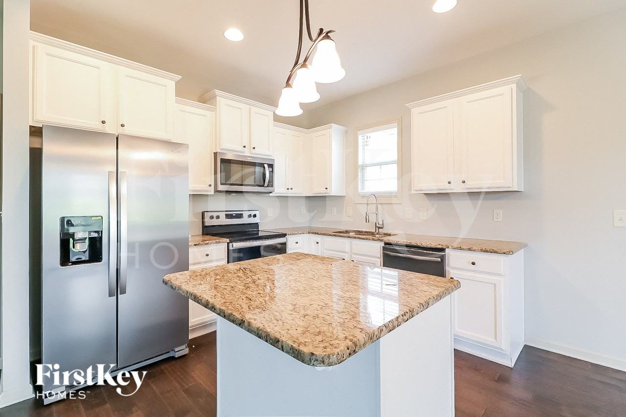 104 Lanier Pl - Photo 5 of 15