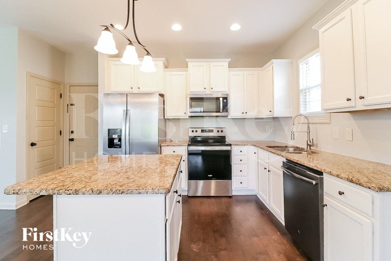 104 Lanier Pl - Photo 6 of 15