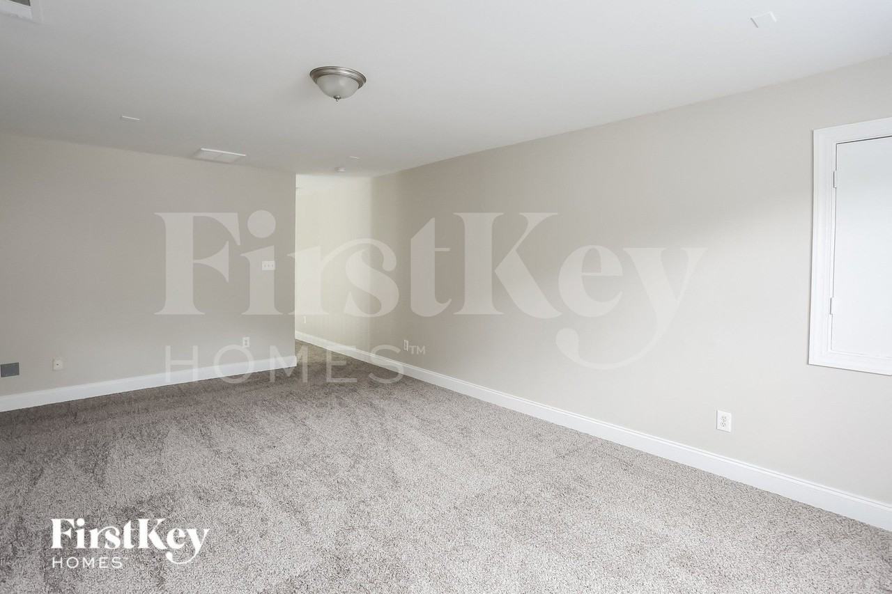 9427 Golden Pond Dr - Photo 4 of 14