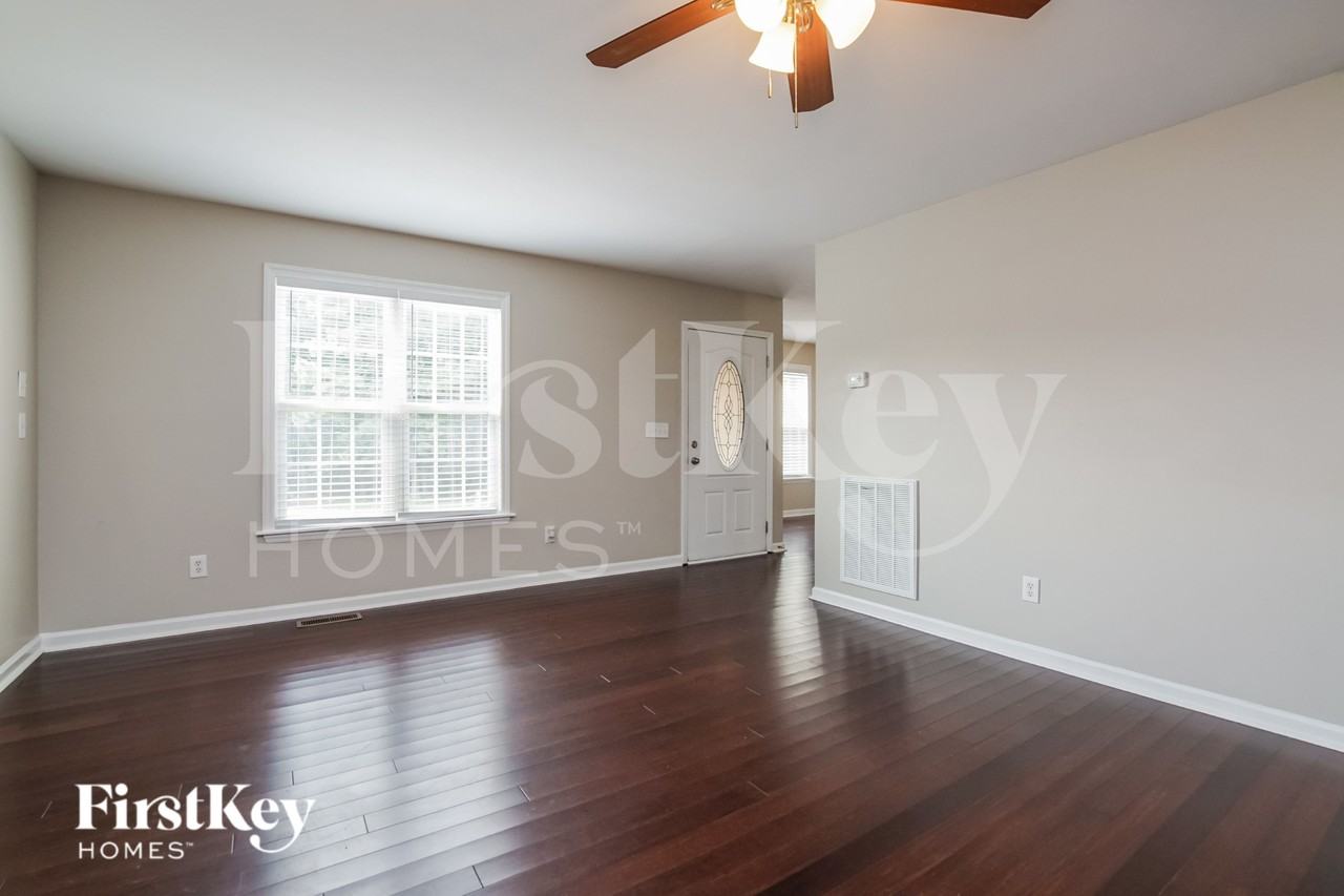 136 Wood Bend Ct - Photo 4 of 16