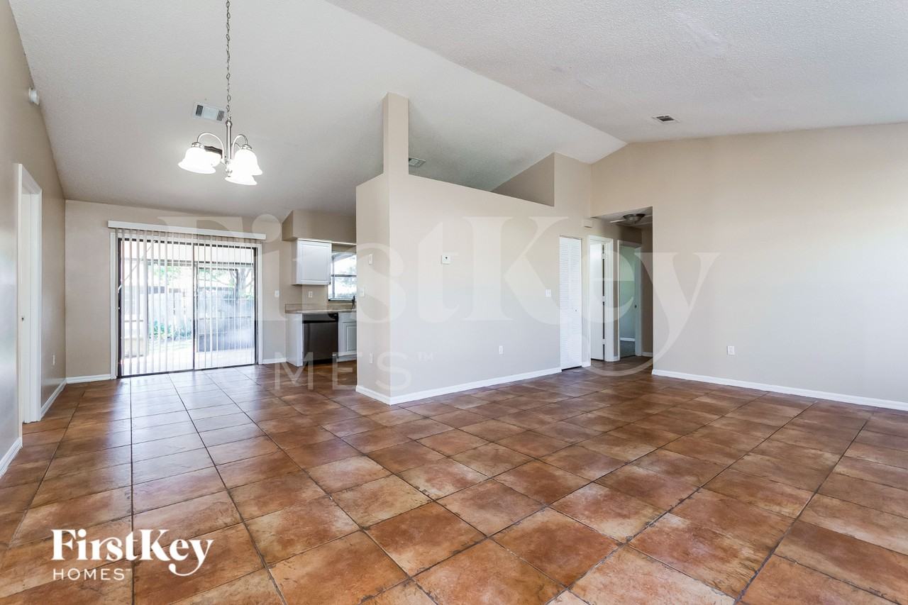 708 Dromedary Dr - Photo 6 of 17