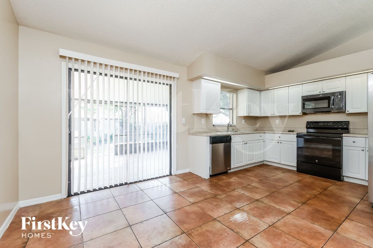 708 Dromedary Dr - Photo 7 of 17