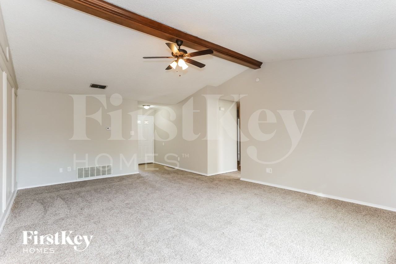 6505 Pilgrim Ln - Photo 4 of 16