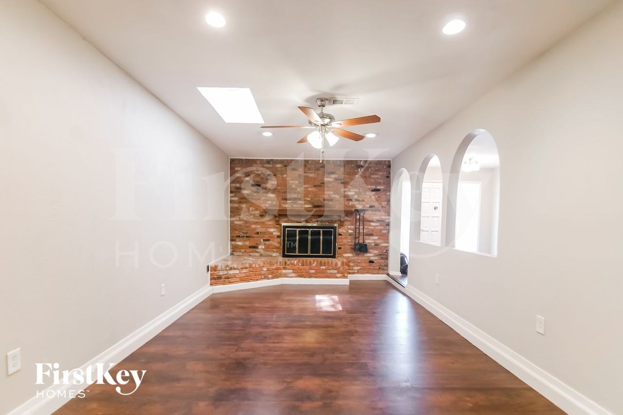 6332 Norma St - Photo 3 of 15