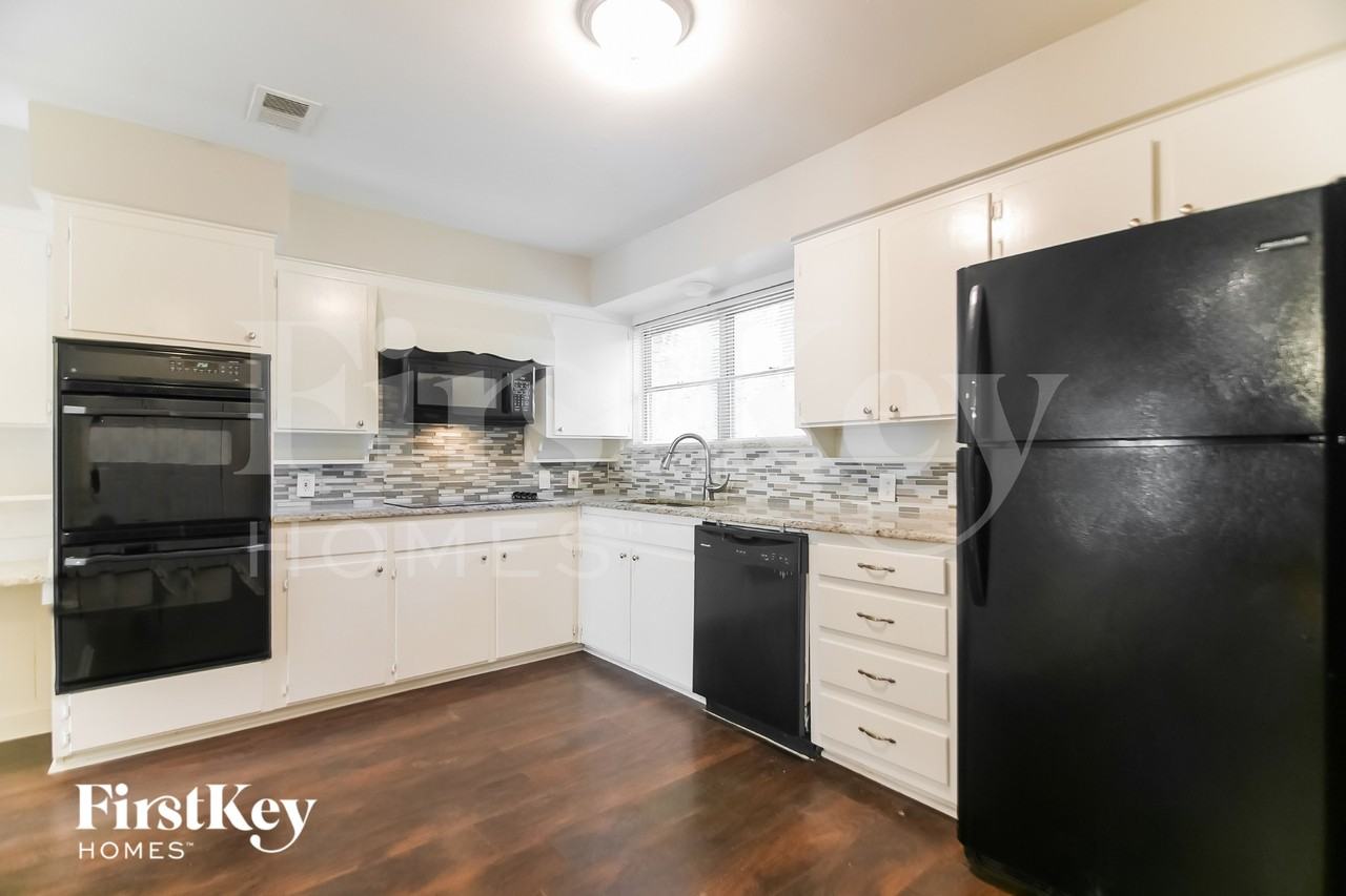 6332 Norma St - Photo 6 of 15