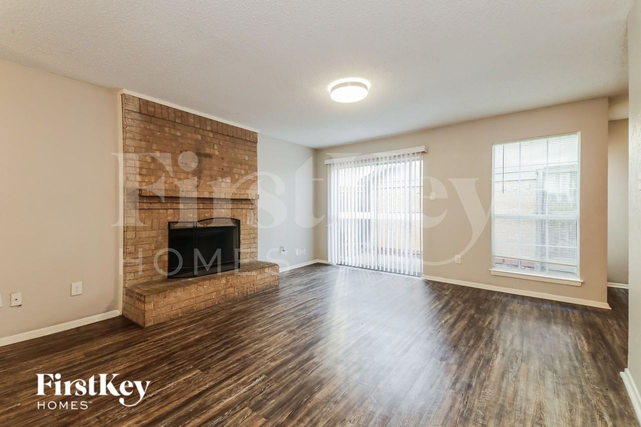 2933 Southern Cross Dr - Photo 3 of 16