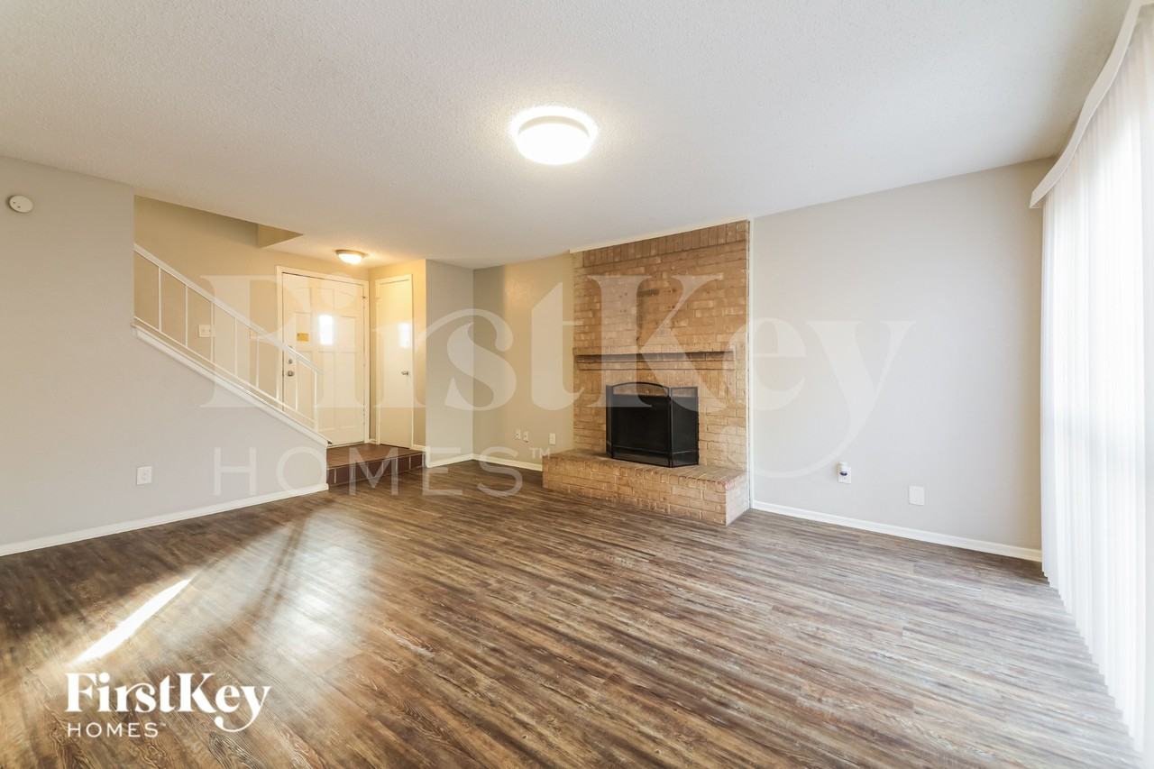 2933 Southern Cross Dr - Photo 4 of 16