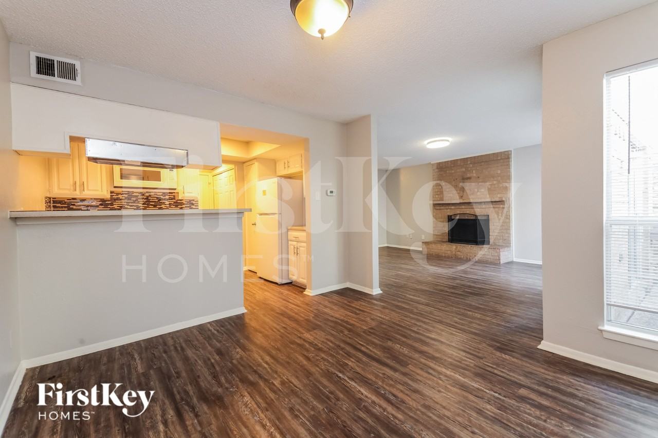 2933 Southern Cross Dr - Photo 5 of 16