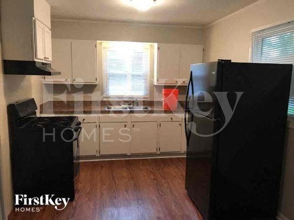 16784 Bulger Ave - Photo 4 of 10