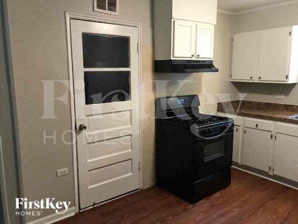 16784 Bulger Ave - Photo 5 of 10