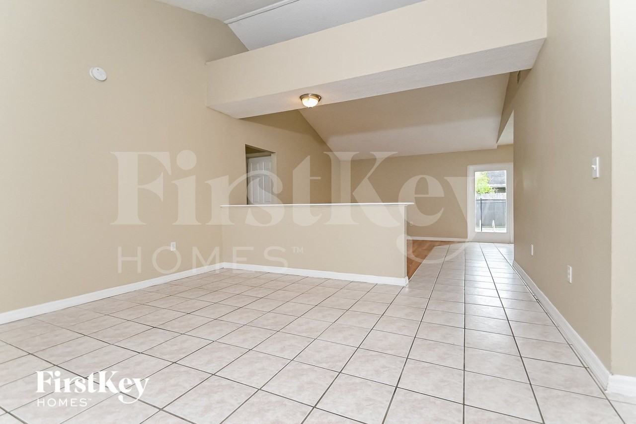 1415 Marigold Dr - Photo 3 of 15