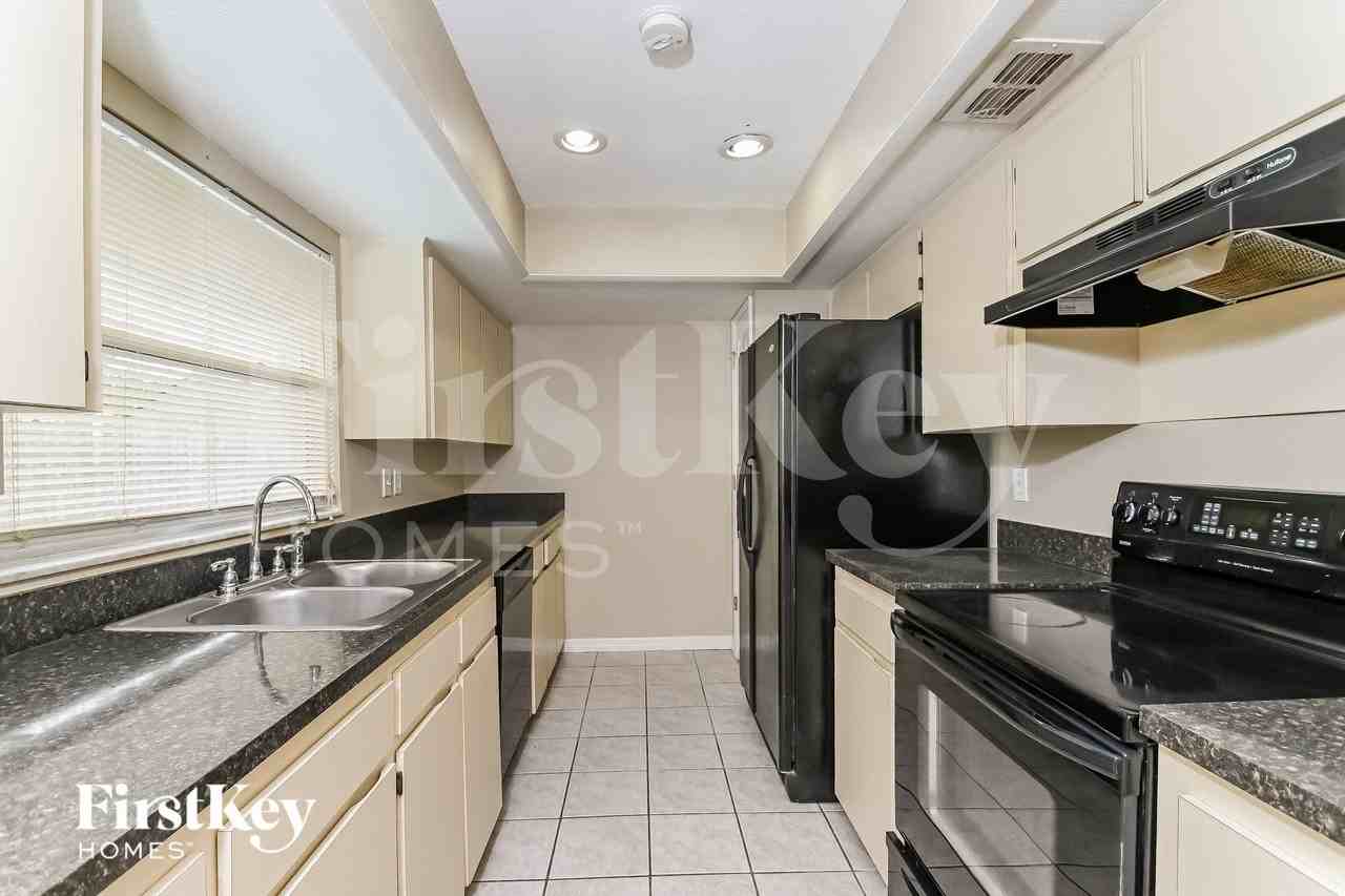 1415 Marigold Dr - Photo 7 of 15