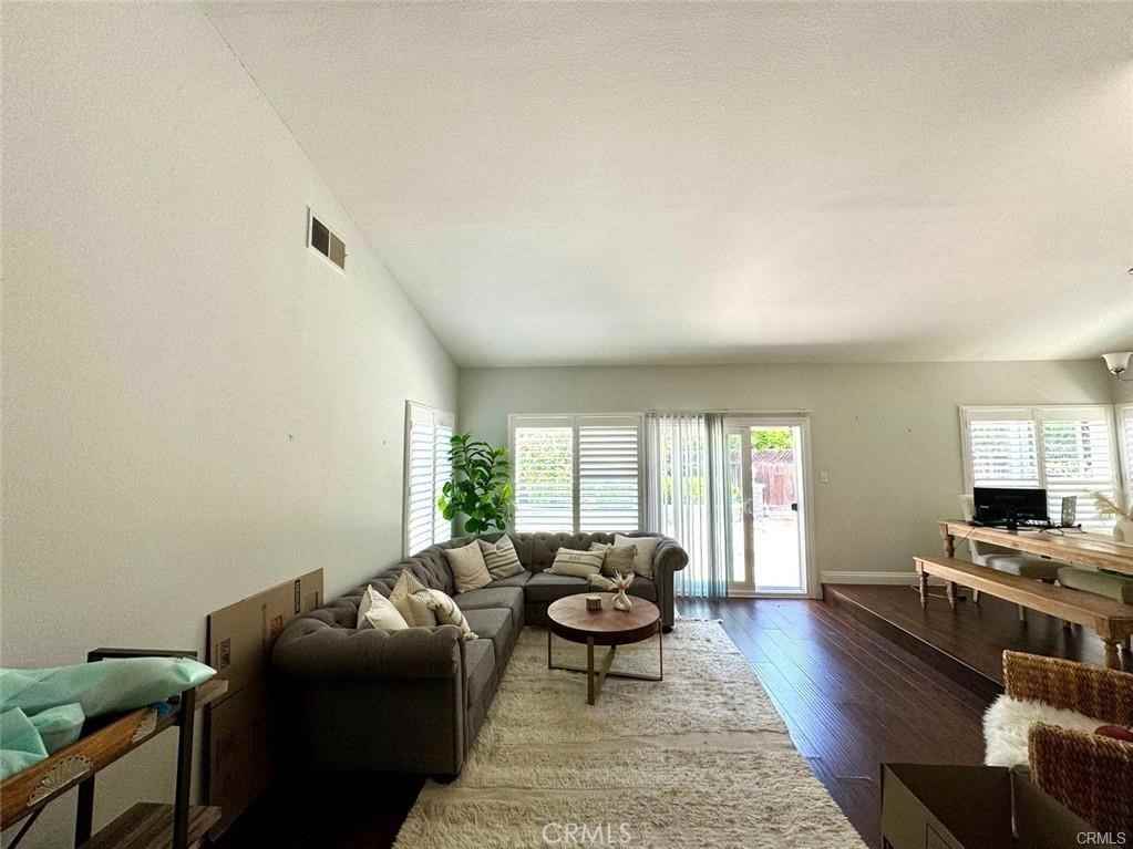 48 Golden Star - Photo 4 of 12