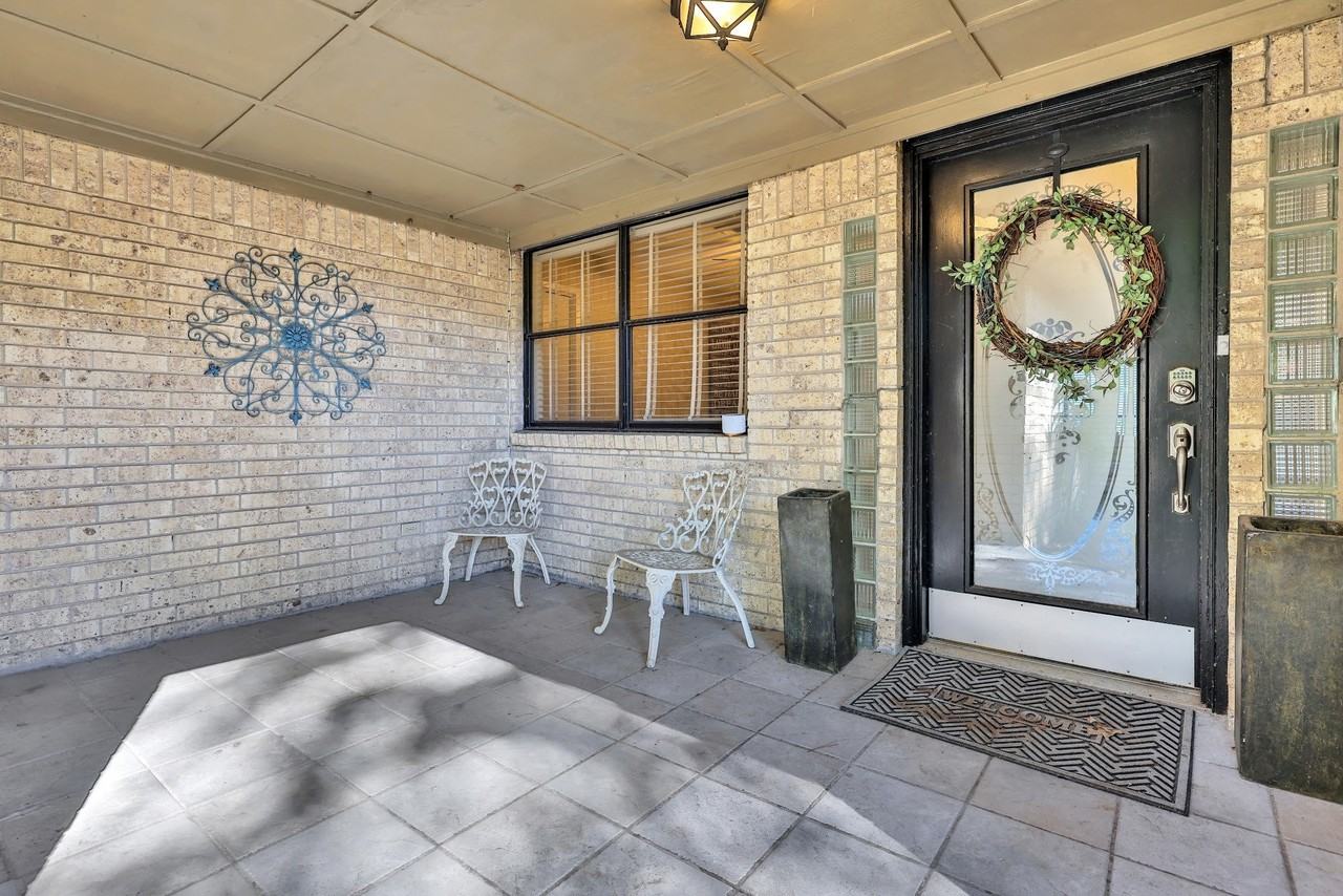 148 S Oak Bluff St - Photo 4 of 49