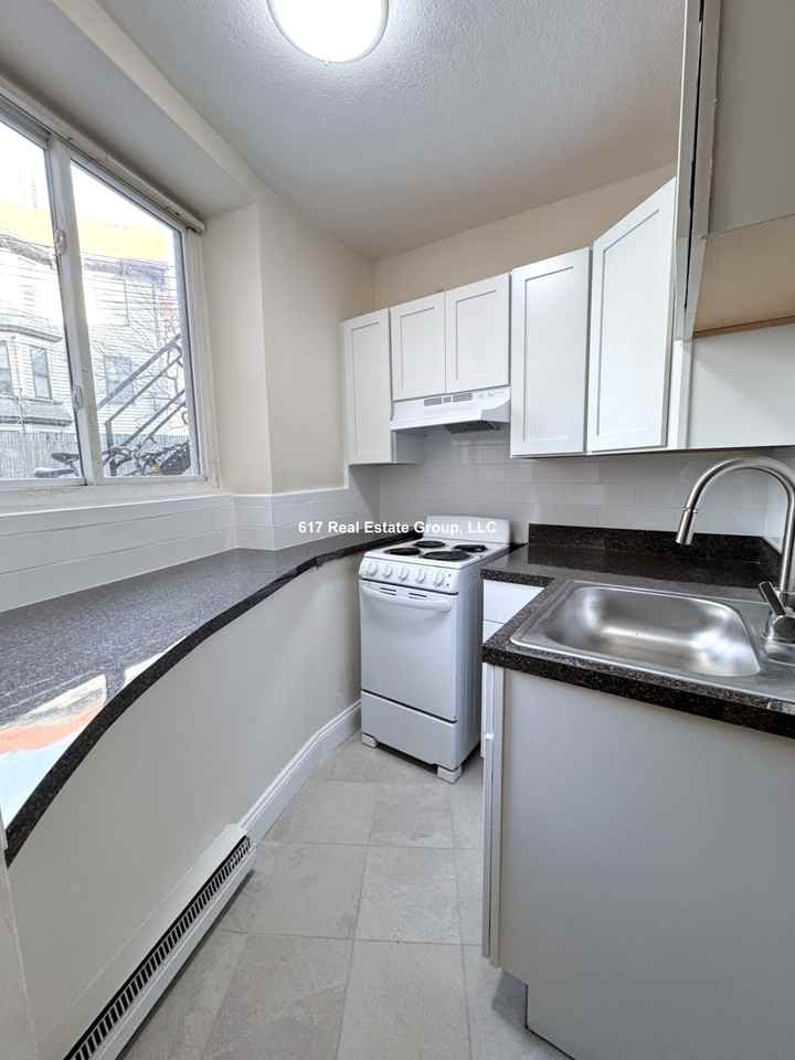 20 Armington St #25 - Photo 3 of 7