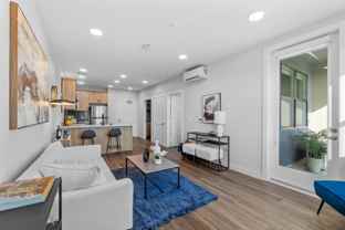 Alante - Photo 1 of 1