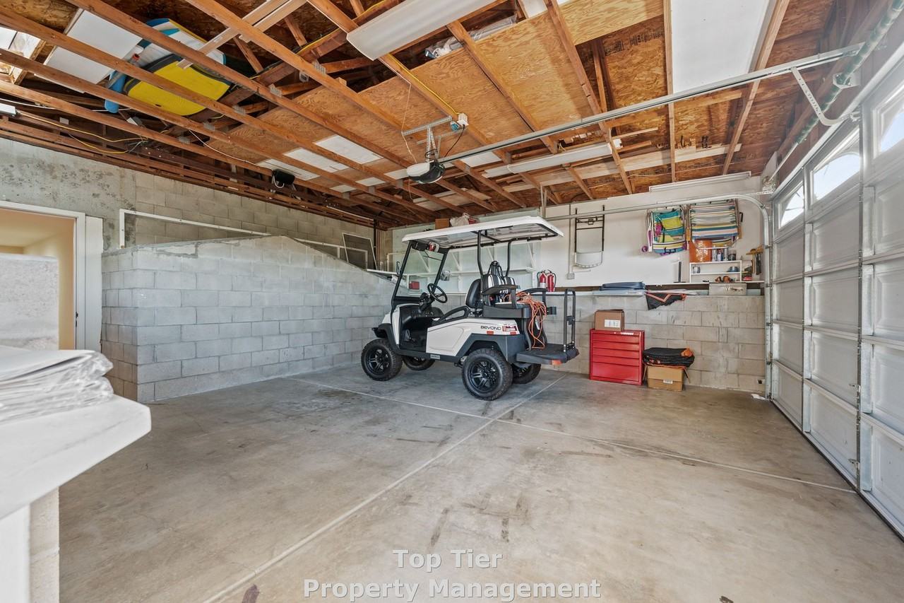 2045 Seaview Ave - Photo 4 of 39