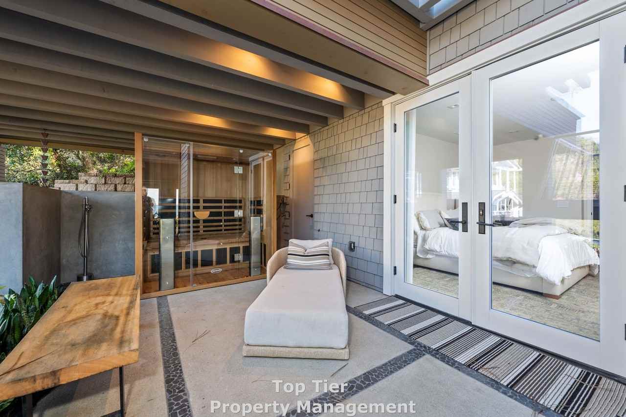 2045 Seaview Ave - Photo 6 of 39