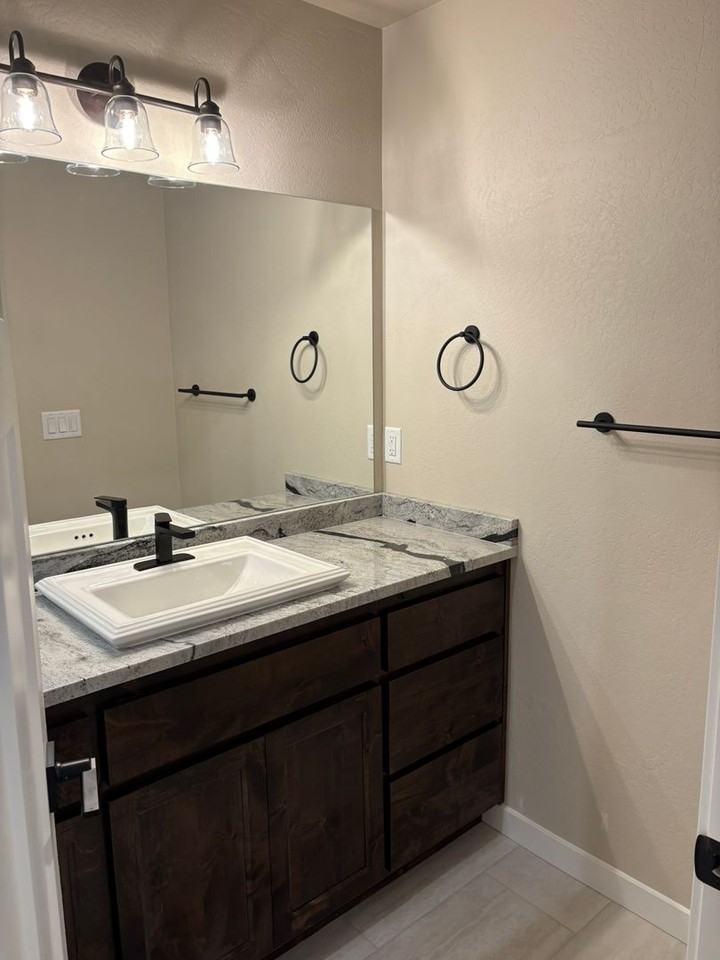 7869 28th St - Photo 5 of 7