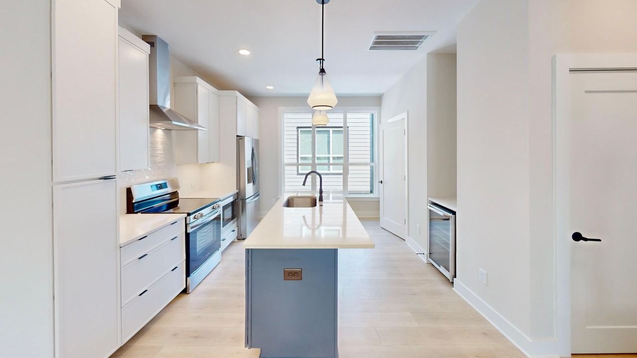 407 407 Devender Lane - Photo 4 of 42