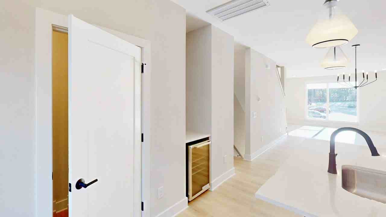 407 407 Devender Lane - Photo 5 of 42