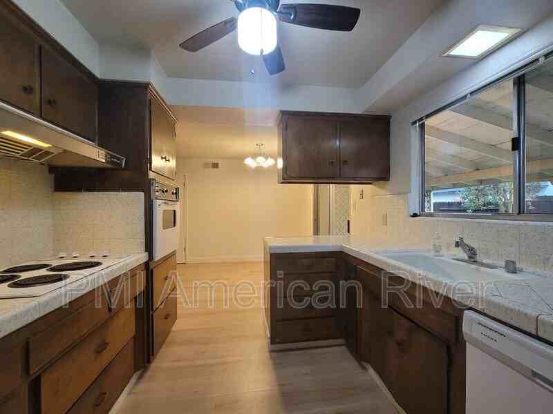 6349 Seastone Way - Photo 4 of 15