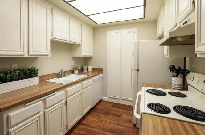 1678 Braddock Ct - Photo 5 of 9