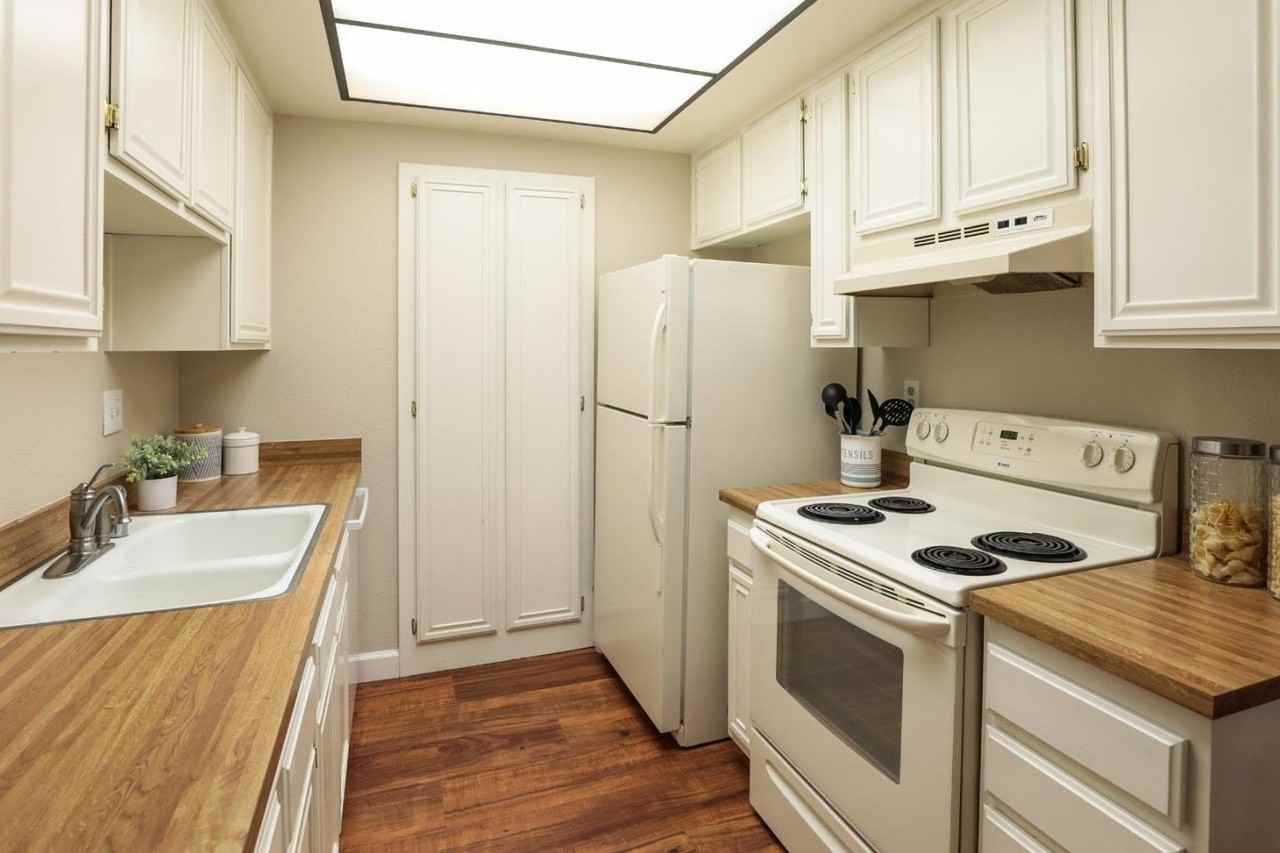 1678 Braddock Ct - Photo 6 of 9