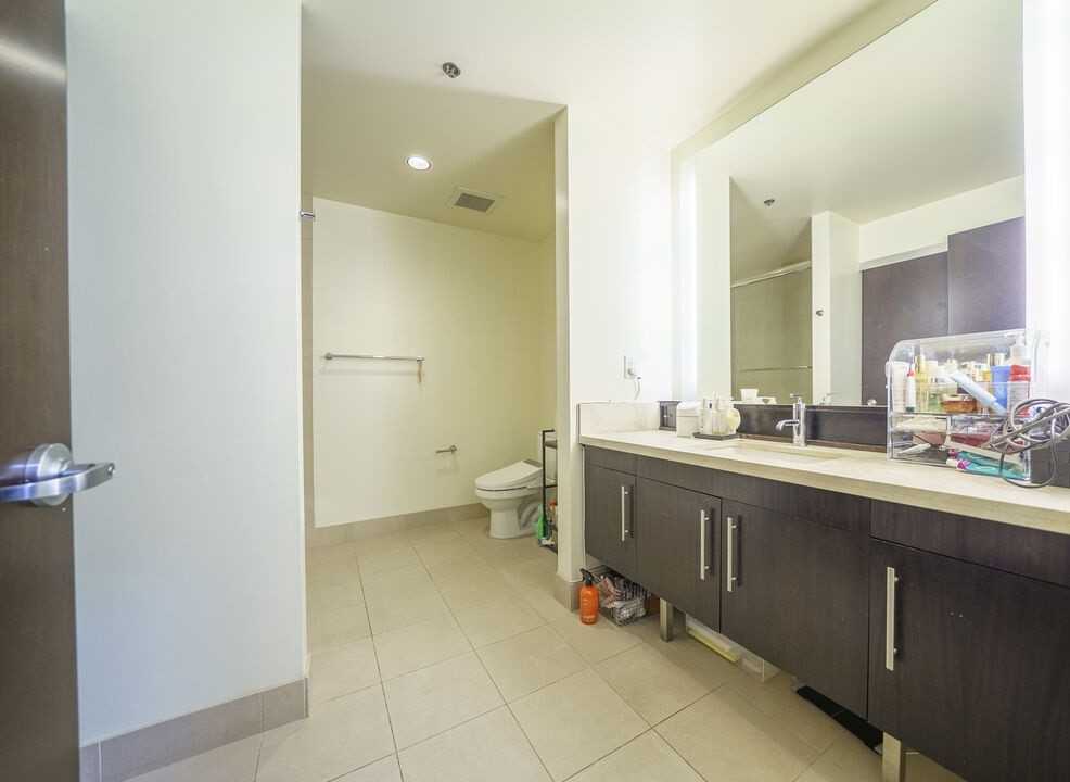 1100 S Hope St - Photo 4 of 4