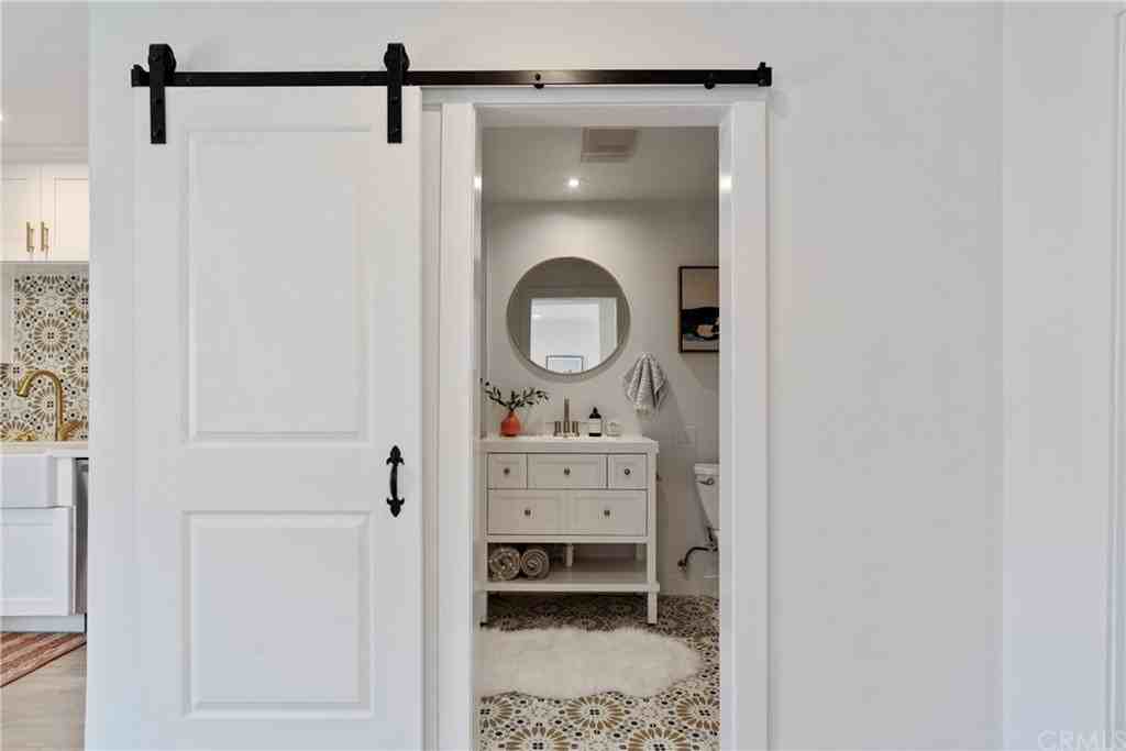 830 N Avenue - Photo 3 of 4