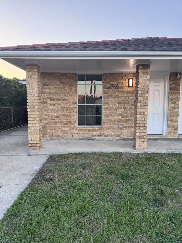 2116A Stander Pl - Photo 2 of 27