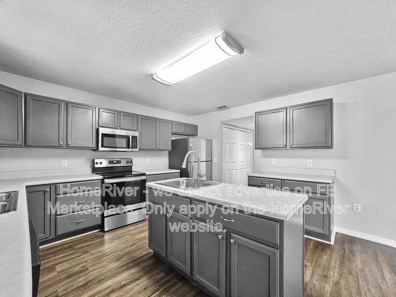 14358 Finsbury Dr - Photo 4 of 24