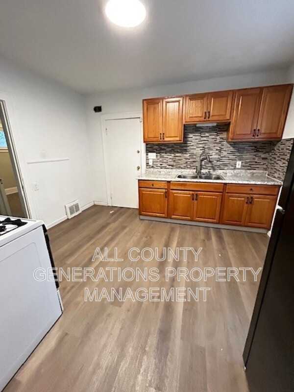 9612 Lamontier Ave - Photo 3 of 9