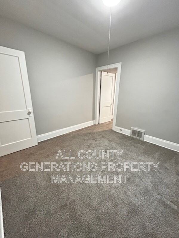 9612 Lamontier Ave - Photo 7 of 8