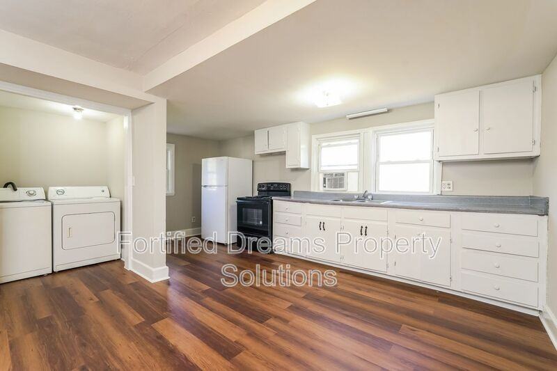 3909 Burtis St - Photo 4 of 14