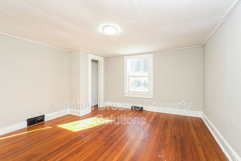 3909 Burtis St - Photo 3 of 14