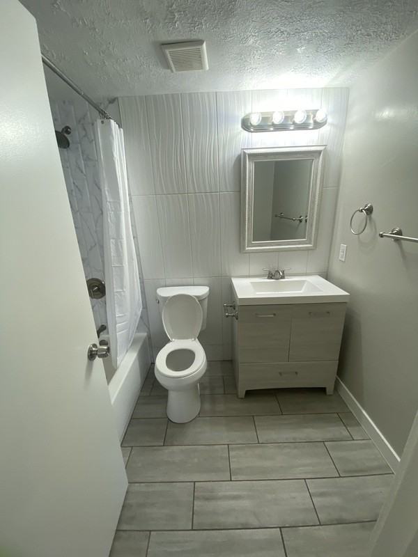 1590 S St #3 - Photo 5 of 11