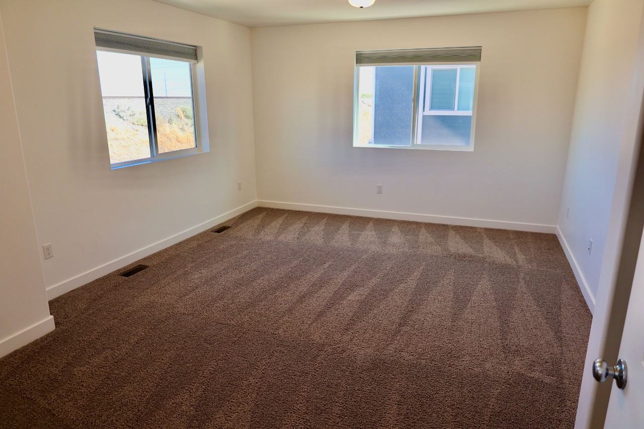 15104 S Wild Horse Way - Photo 4 of 11