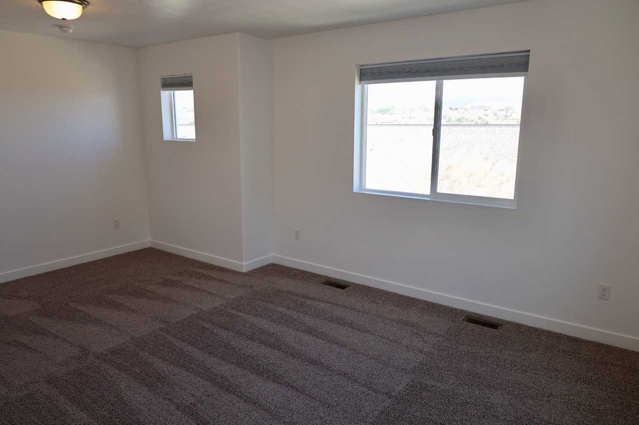 15104 S Wild Horse Way - Photo 5 of 11